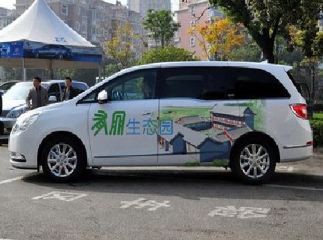 南靖县户外车贴喷绘如何保持效果?